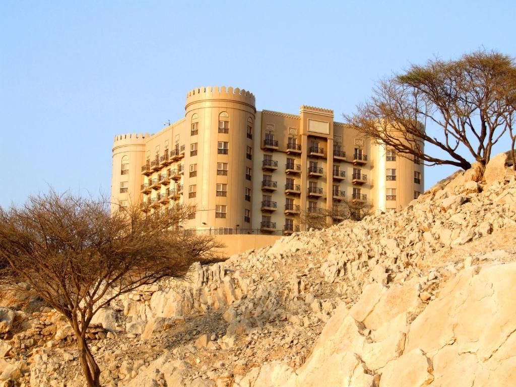 Golden Tulip Khatt Springs Resort & Spa Ras al-Khaimah Exterior foto